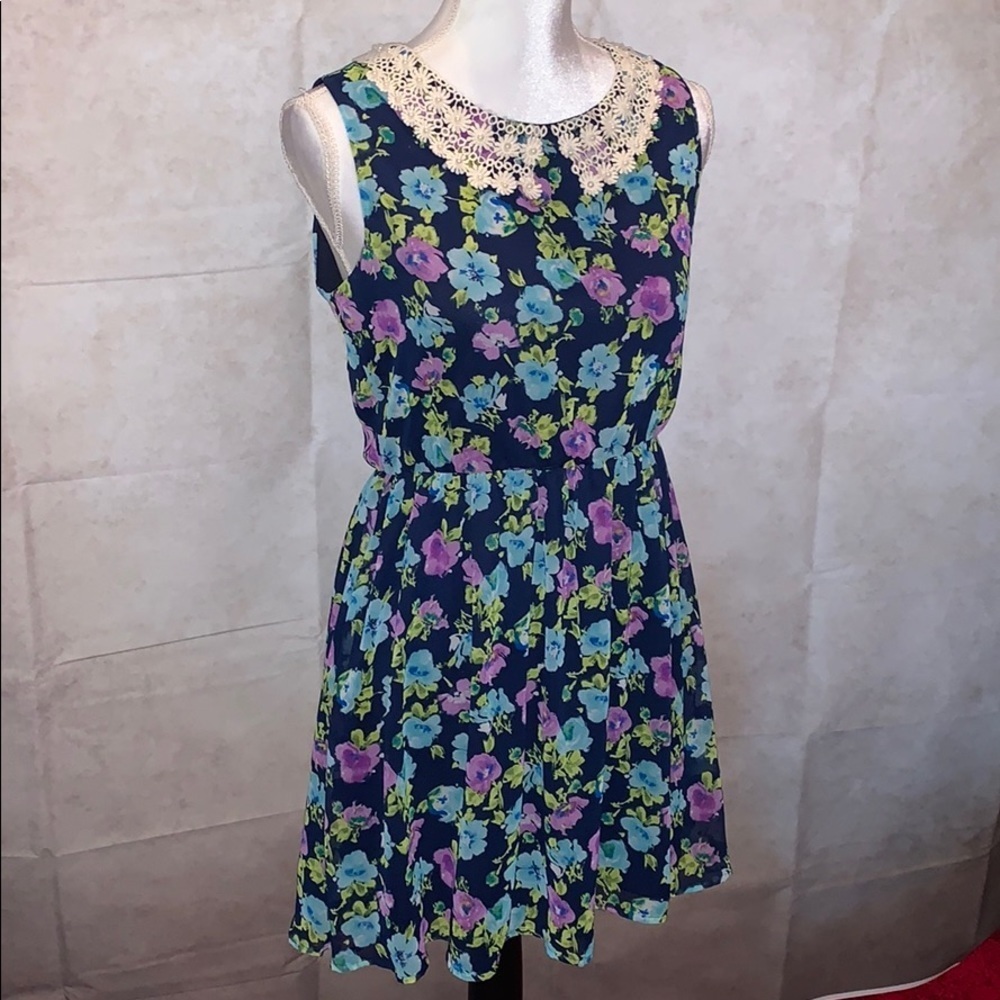 Forever 21 Casual Dress w/ Lace Crochet Collar